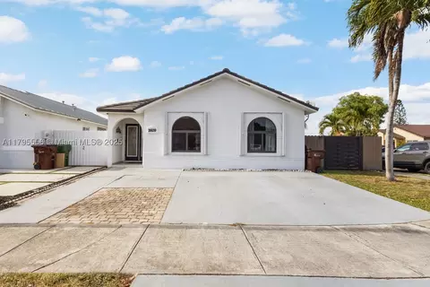 2609 W 69th Ter, Hialeah, FL 33016 photo 1