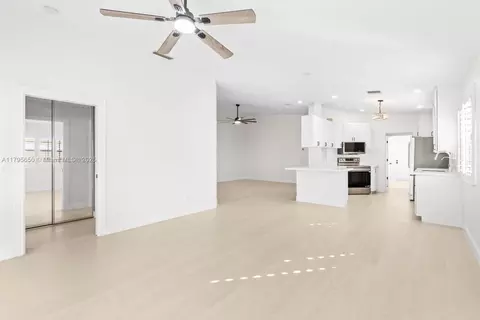 8467 SE Retreat Dr, Hobe Sound, FL 33455