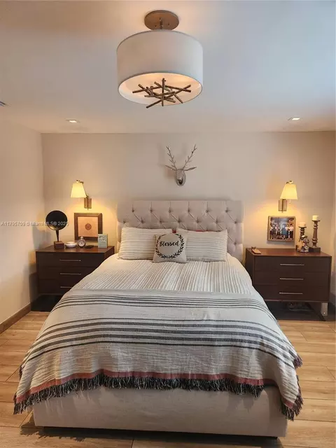 Bedroom - 10320 SW 54 St, Miami, FL 33165 photo 1 of 3