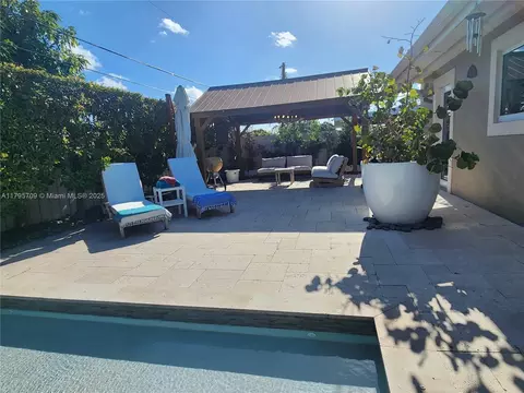 Exterior - 10320 SW 54 St, Miami, FL 33165 photo 3 of 4