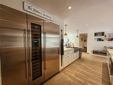 Kitchen - 10320 SW 54 St, Miami, FL 33165 photo 1 of 3