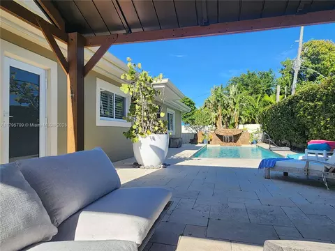 Exterior - 10320 SW 54 St, Miami, FL 33165 photo 4 of 4