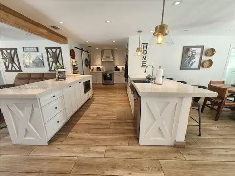 Kitchen - 10320 SW 54 St, Miami, FL 33165 photo 3 of 3