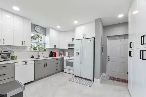 3295 SW 75th Ct, Miami, FL 33155 photo 8
