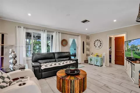 1402 SE 1st St, Pompano Beach, FL 33060 photo 11