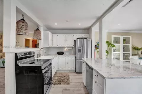 1402 SE 1st St, Pompano Beach, FL 33060 photo 3