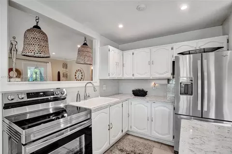 1402 SE 1st St, Pompano Beach, FL 33060 photo 4
