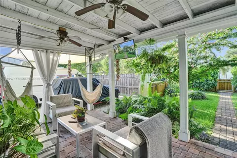 1402 SE 1st St, Pompano Beach, FL 33060 photo 2