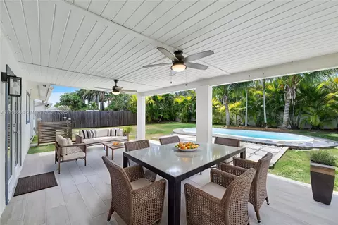 9350 SW 183rd Ter, Palmetto Bay, FL 33157