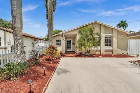 5347 NW 198th Ter, Miami Gardens, FL 33055
