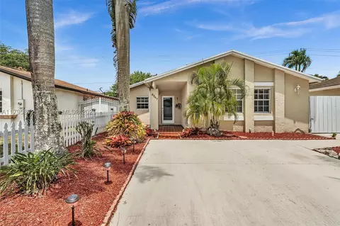 5347 NW 198th Ter, Miami Gardens, FL 33055