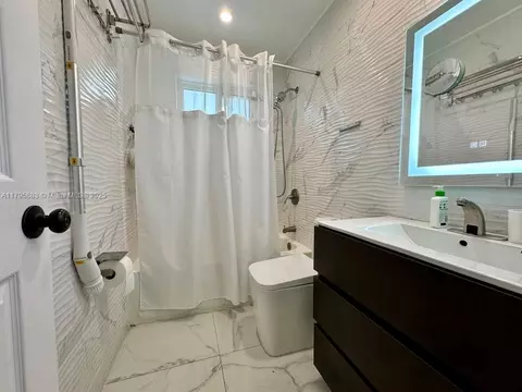 Bath - 468 E 50th St, Hialeah, FL 33013 photo 1 of 1