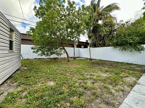Exterior - 468 E 50th St, Hialeah, FL 33013 photo 1 of 5