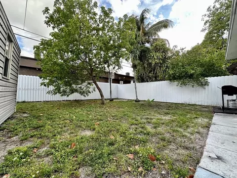 Exterior - 468 E 50th St, Hialeah, FL 33013 photo 4 of 5