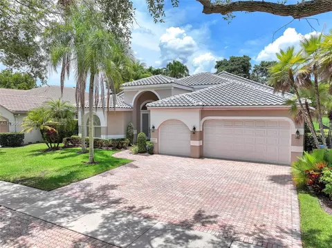 2623 Oakbrook Dr, Weston, FL 33332