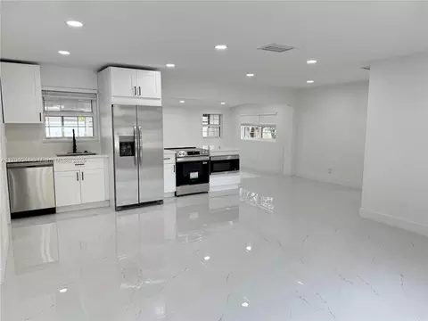 Living - 7765 W 15th Ave, Hialeah, FL 33014 photo 1 of 2