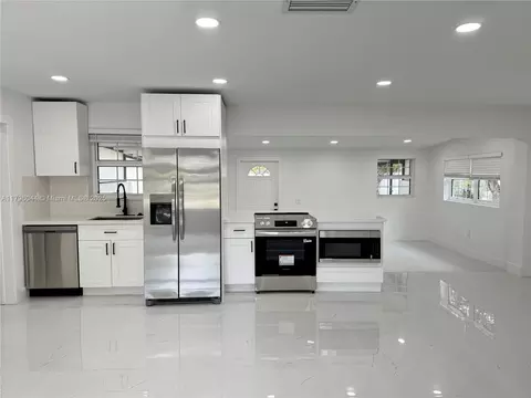 Kitchen - 7765 W 15th Ave, Hialeah, FL 33014 photo 1 of 2