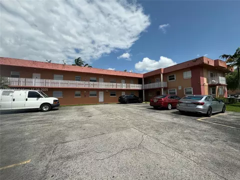 1245 W 24th St #117, Hialeah, FL 33010
