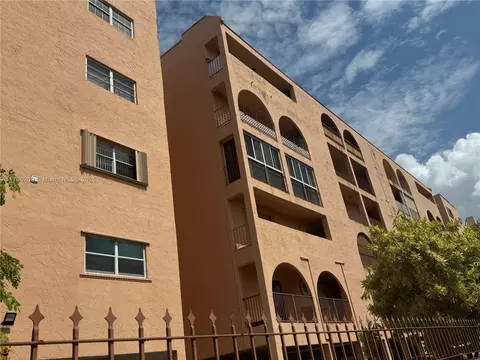 460 E 23rd St #419, Hialeah, FL 33013 photo 3