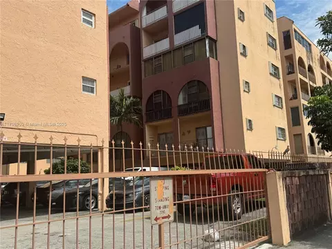 460 E 23rd St #419, Hialeah, FL 33013 photo 2