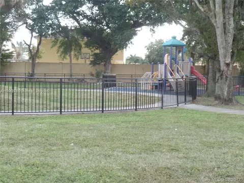 10000 NW 80th Ct #2223, Hialeah Gardens, FL 33016