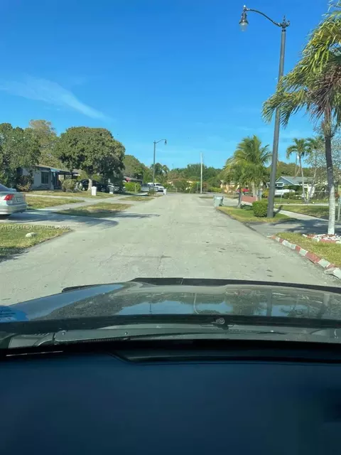 8200 SW 7th St, North Lauderdale, FL 33068