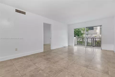 716 Michigan Ave #204, Miami Beach, FL 33139