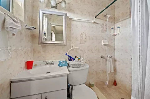 Bath - Undisclosed, Hialeah, FL 33010 photo 3 of 3