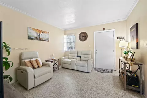 Living - Undisclosed, Hialeah, FL 33010 photo 1 of 3