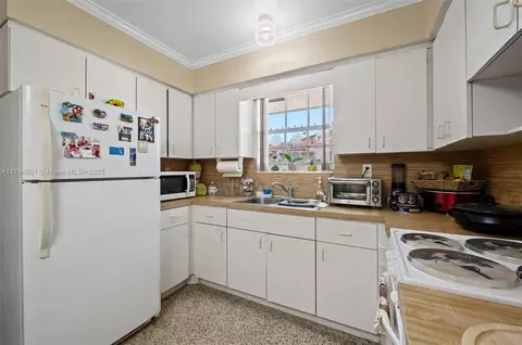 Kitchen - Undisclosed, Hialeah, FL 33010 photo 2 of 5