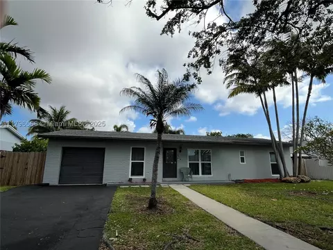 9275 SW 185th Ter, Cutler Bay, FL 33157