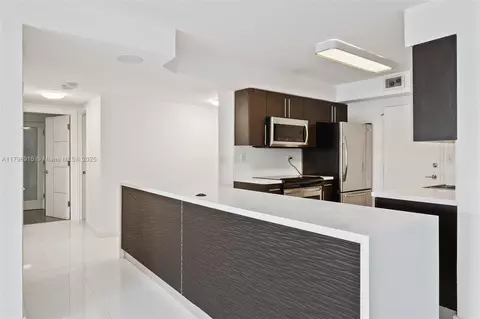 800 NE 195th St #204, Miami, FL 33179