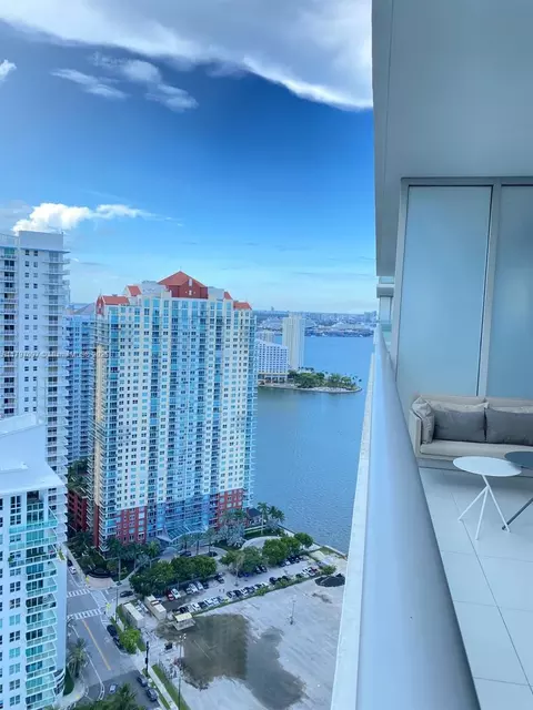 1300 Brickell Bay Dr #3501, Miami, FL 33131