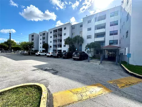 8145 NW 7th St #404, Miami, FL 33126