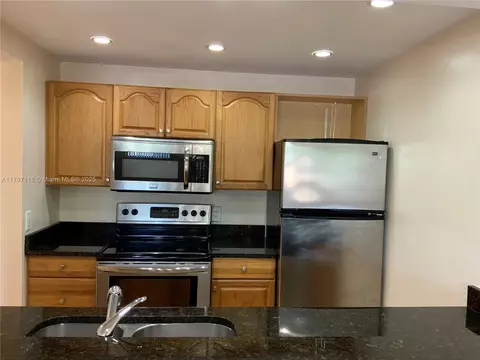 8180 Geneva Ct #224, Doral, FL 33166