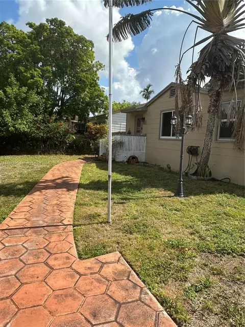 201 Ludlam Dr, Miami Springs, FL 33166