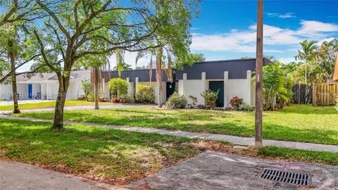 10430 SW 51st St, Cooper City, FL 33328