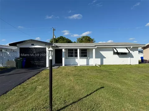 8811 NW 15th Ct, Pembroke Pines, FL 33024