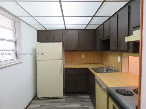 13707 Kendale Lakes Cir #PH2, Miami, FL 33183