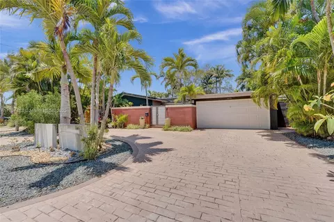 2213 NE 17th Ave, Wilton Manors, FL 33305
