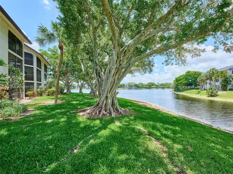 5380 Cedar Lake Dr #204, Boynton Beach, FL 33437