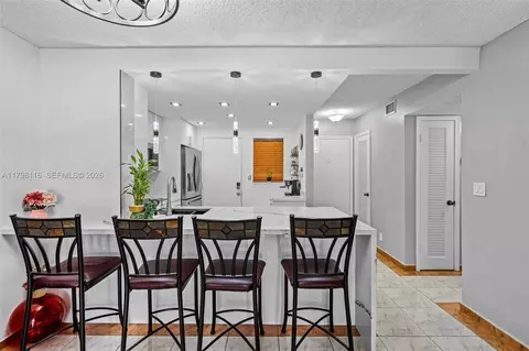 421 NE 14th Ave #103, Hallandale Beach, FL 33009