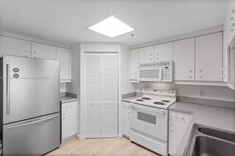 701 Brickell Key Blvd #1408, Miami, FL 33131 photo 16