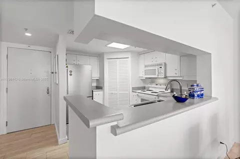 701 Brickell Key Blvd #1408, Miami, FL 33131 photo 15