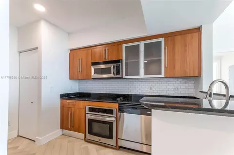335 S Biscayne Blvd #1012, Miami, FL 33131 photo 13
