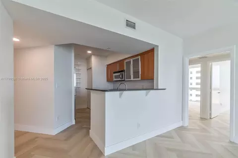 335 S Biscayne Blvd #1012, Miami, FL 33131 photo 7