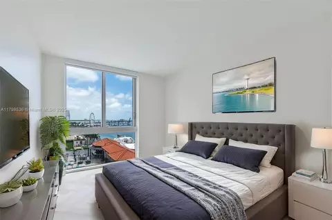 335 S Biscayne Blvd #1012, Miami, FL 33131 photo 10