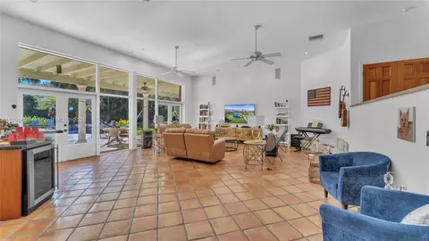 9040 SW 117th St, Miami, FL 33176