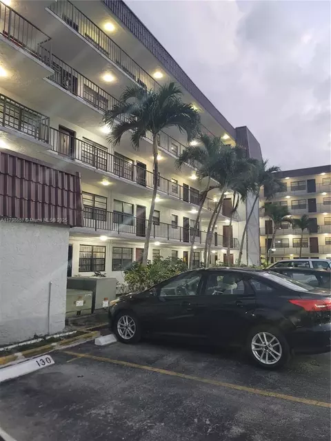 1325 W 68th St #417, Hialeah, FL 33014