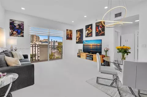 2650 SW 37th Ave #906, Miami, FL 33133